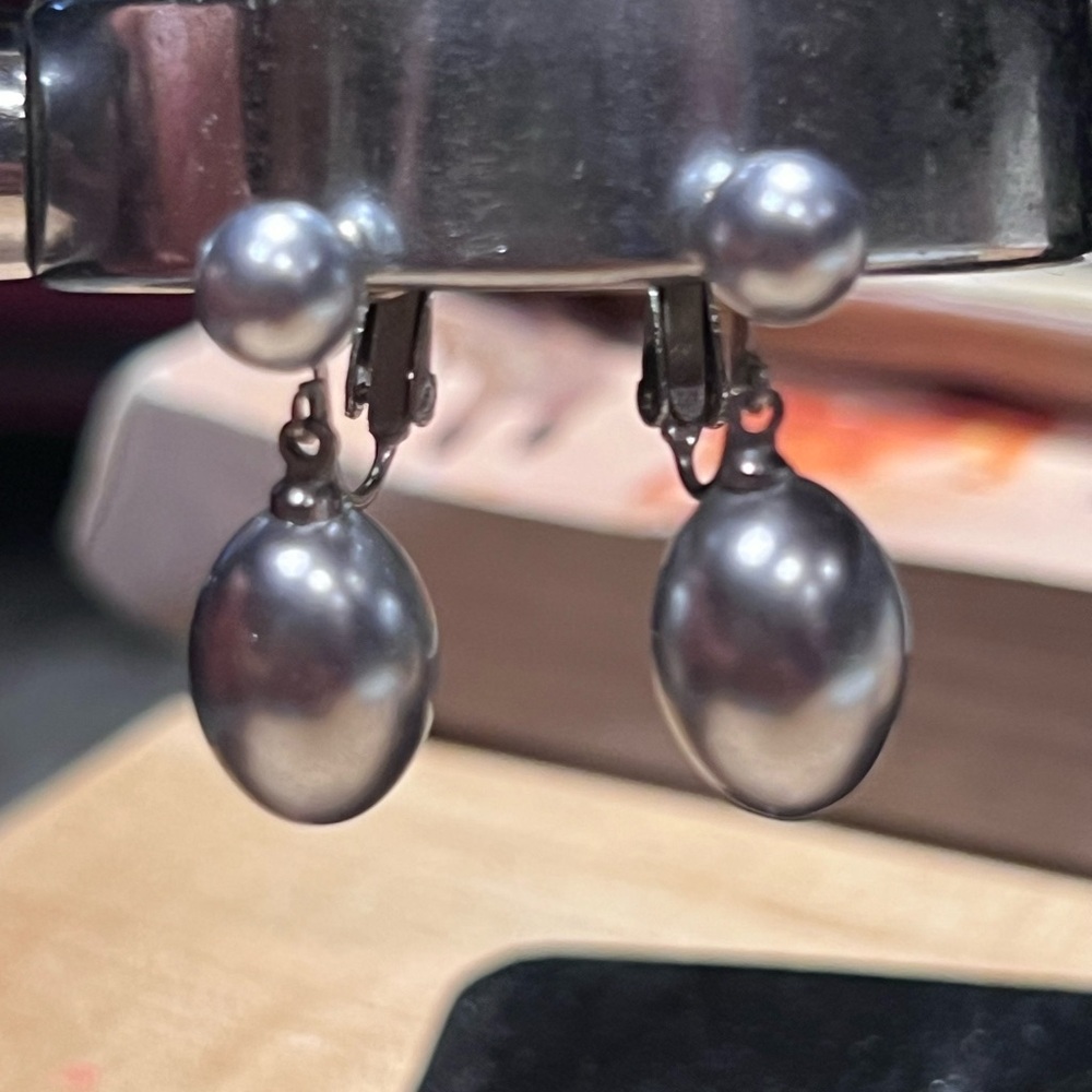 Vintage Signed Richelieu Grey Pearl Drop Earrings… - image 3